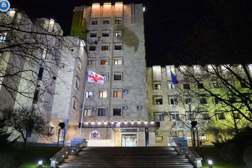 პროკურატურის მიერ წარდგენილი მტკიცებულებების საფუძველზე, წინასწარი შეცნობით, თოთხმეტი წლის ასაკს მიუღწეველ პირთა მიმართ გარყვნილი ქმედების ჩადენის ფაქტზე ბრალდებულს 11 წლით თავისუფლების აღკვეთა მიესაჯა