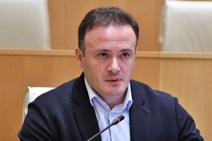 ირაკლი ზარქუა  NGO-ების განცხადებაზე: სააკაშვილი რომ დარბოდა და სტრატეგიულ ობიექტებს აძლევდა რუსებს, მაშინ სად იყვნენ? გიგაურის ბელადი საზღვარზე რუსებს რომ ეპატიჟებოდა მობრძანდითო, ჩვენი ბიჭების ცხედრები ჯერ კიდევ ბრძოლის ველზე ეყარა - ეს მაშინ არ იყო შეშფოთების საფუძველი?!