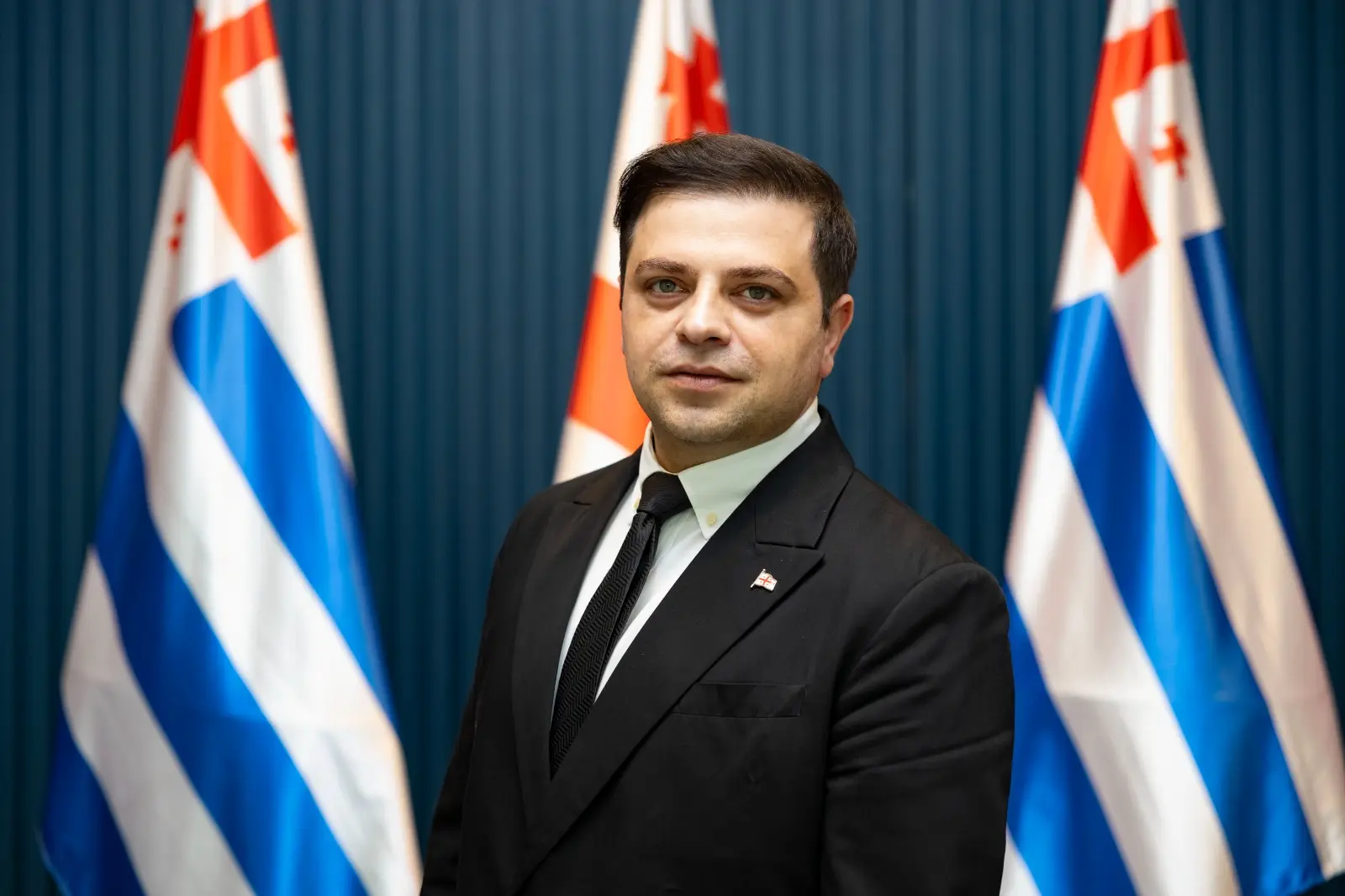 ცოტნე ანანიძე დავით საყვარელიძის განცხადებაზე: რეალობას აცდენილები რომ იყვნენ, ერთგვარი აღიარებაა - ომობანას თამაში ეგონათ ისე, რომ ხალხზე, ჯარისკაცებზე და ქვეყანაზე არ უფიქრიათ