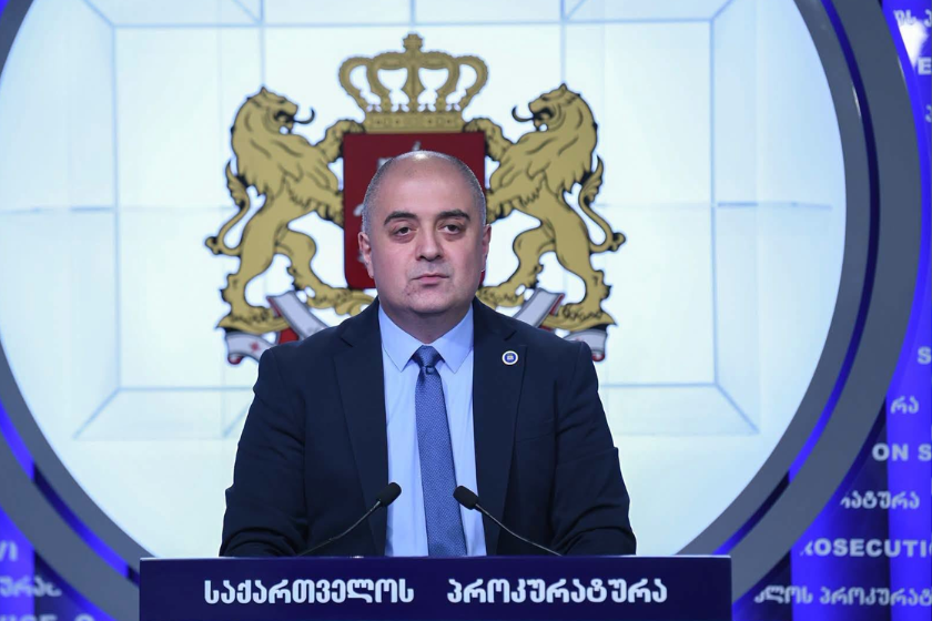 საქართველოს პროკურატურამ განსაკუთრებით დიდი ოდენობით ქრთამის, წინასწარი შეთანხმებით ჯგუფის მიერ აღების ფაქტზე, საქართველოს ყოფილ პრემიერ-მინისტრ ირაკლი ღარიბაშვილს ბრალდება წარუდგინა