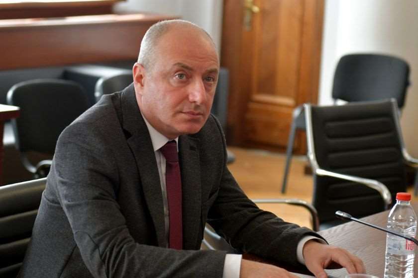 გურამ მაჭარაშვილი ოპოზიციაზე: ერთი წუთით წარმოვიდგინოთ, რომ ღმერთმა არ ქნას, თეორიულად დაუჯერა ქართულმა საზოგადოებამ ჰერჩინსკის, აირჩია ეს პოლიტიკური აჯაფსანდალი ხელისუფლებაში და დაიწყეს მინისტრებისა და პრემიერ-მინისტრის განაწილება. ხომ წარმოგიდგენიათ რა პოლიტიკური ორომტრიალი დატრიალდება საქართველოში?!