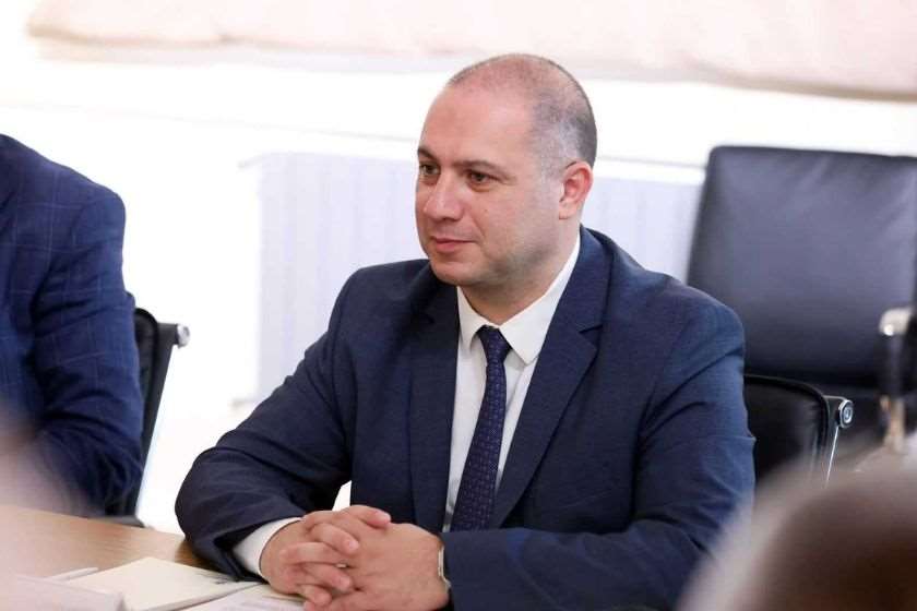 გივი მიქანაძე: ბანკებთან ვაწარმოეთ მოლაპარაკებები გარკვეულ შეღავათებზე, ქეშბექის პოლიტიკით საზოგადოება მეტ სარგებელს მიიღებს, რადგან განსაზღვრულ ტარიფთან შედარებით იაფად შეიძენს სასკოლო ფორმებს