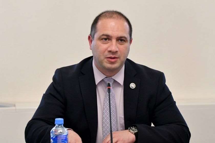 გივი მიქანაძე: მეექვსეკლასელები, რომლებიც წელს ფორმას ჩაიცვამენ, სკოლას ისე დაამთავრებენ, რომ მათ ფორმა ეცმევათ, რადგან ყოველ წელს თითო კლასი დაემატება