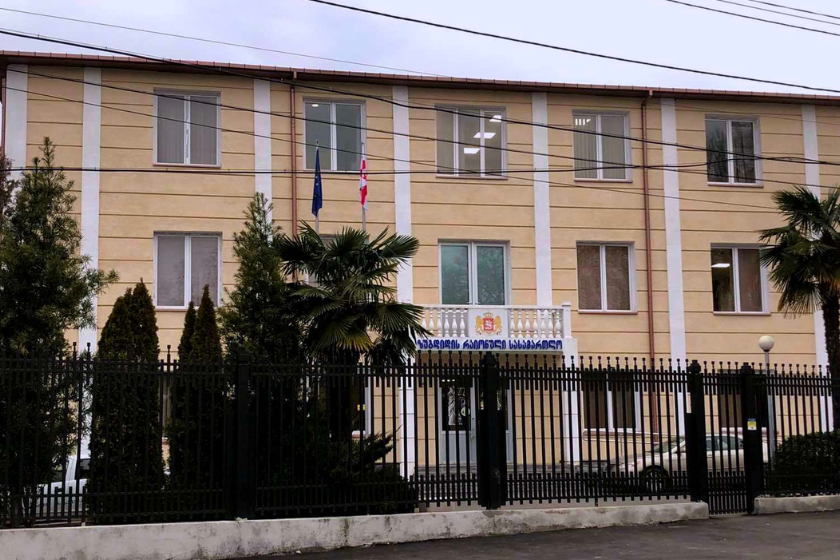 ზუგდიდის რაიონულმა სასამართლომ ადმინისტრაციულ სამართალდამრღვევებად ცნო მოქალაქეები, რომლებმაც სოციალურ ქსელში სხვადასხვა პირს შეურაცხყოფა მიაყენა