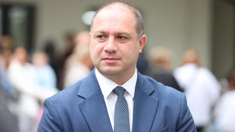 გივი მიქანაძე: ძვირფასო ახალგაზრდებო, გილოცავთ ეროვნული გამოცდების წარმატებით ჩაბარებას - მადლობა მინდა, ვუთხრა თქვენს მშობლებს, მასწავლებლებსა და თითოეულ ადამიანს, ვინც მთელი ამ პერიოდის განმავლობაში თქვენი მხარდამჭერი იყო და თქვენ გვერდით იდგა