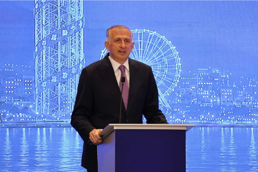 ზურაბ პატარაძე: ყველა სტუდენტს ვულოცავ ერთიანი ეროვნული გამოცდების წარმატებით ჩაბარებას. მჯერა, რომ სტუდენტობის წლებში დაგროვილ გამოცდილებას და ინტელექტუალურ რესურსს მთელი გულით მიუძღვნით ჩვენი სამშობლოს წინსვლასა და წარმატებას!