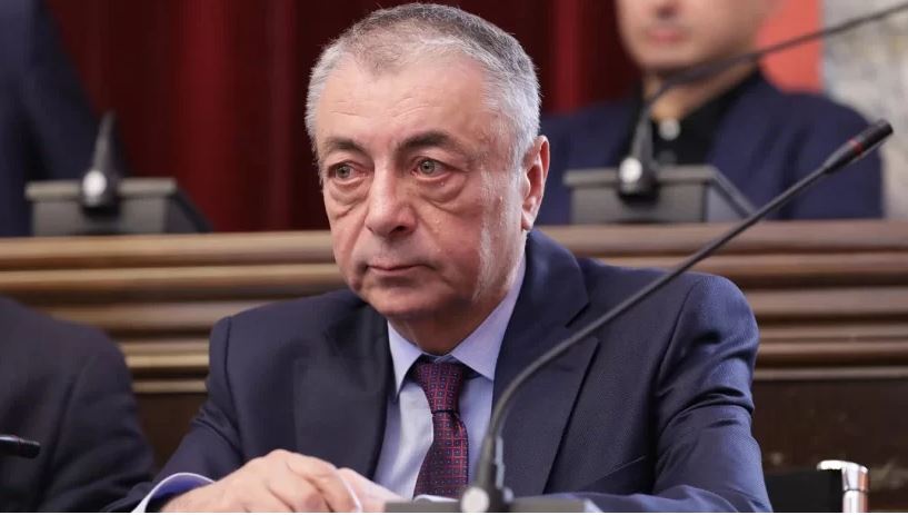 თენგიზ შარმანაშვილი: როდესაც ამბობდნენ, რომ არასამთავრობო ორგანიზაცია ვართ და ხელისუფლებისკენ არ მივისწრაფვითო, დადგნენ პარლამენტის წინ და ტექნიკური მთავრობა მოითხოვეს, შემდეგ, მათი პატრონების დავალებით, მოკიდეს ხელი თავის ინფრასტრუქტურას და გადაიტანეს ესტონეთში, რაღაც დანგრეულ შენობაში და რას აკეთებენ, კაცმა არ იცის