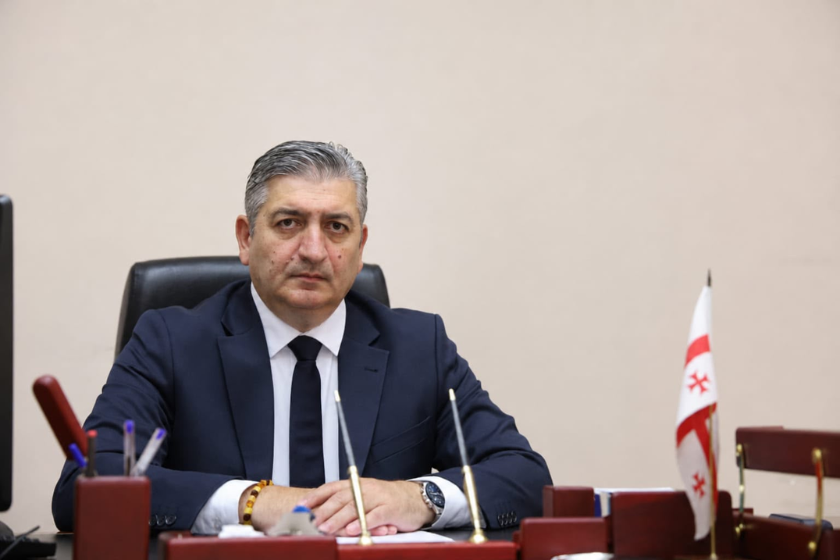 სამცხე-ჯავახეთის მხარის სახელმწიფო რწმუნებული ახალგაზრდებს ერთიანი ეროვნული გამოცდების წარმატებით ჩაბარებას ულოცავს