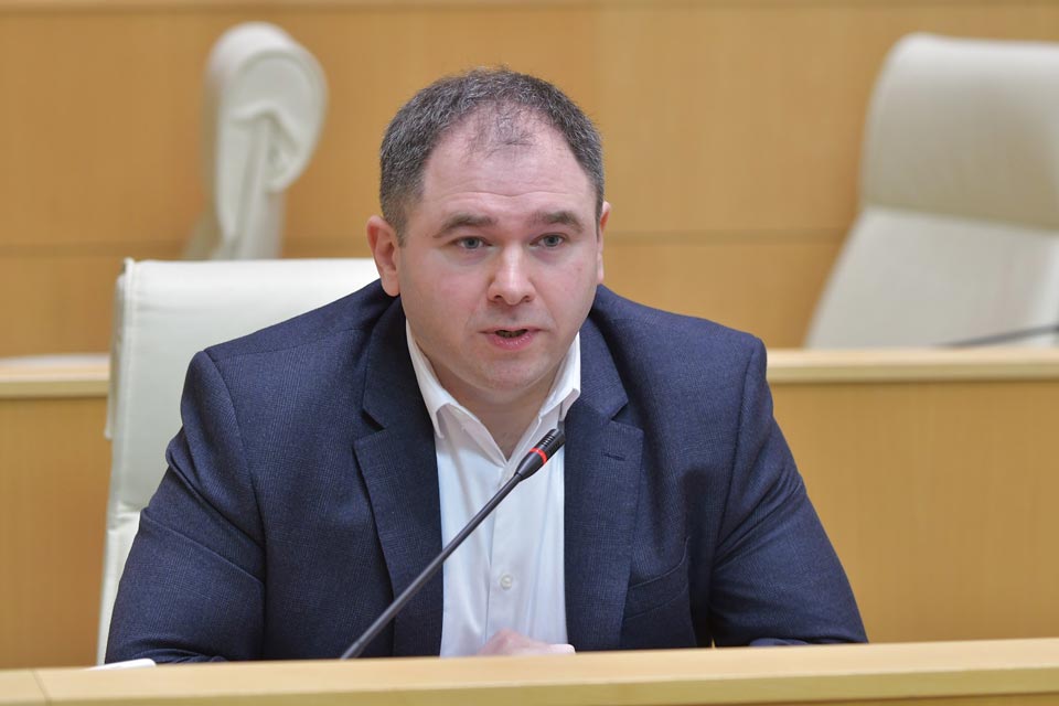 ნიკოლოზ სამხარაძე – ქვეყანაში არც პოლიტიკური დევნა მიმდინარეობს და არც პოლიტიკური პატიმრები არსებობენ, ნებისმიერი ადამიანი, რომელიც სასჯელს იხდის, კონკრეტული მუხლითაა გასამართლებული