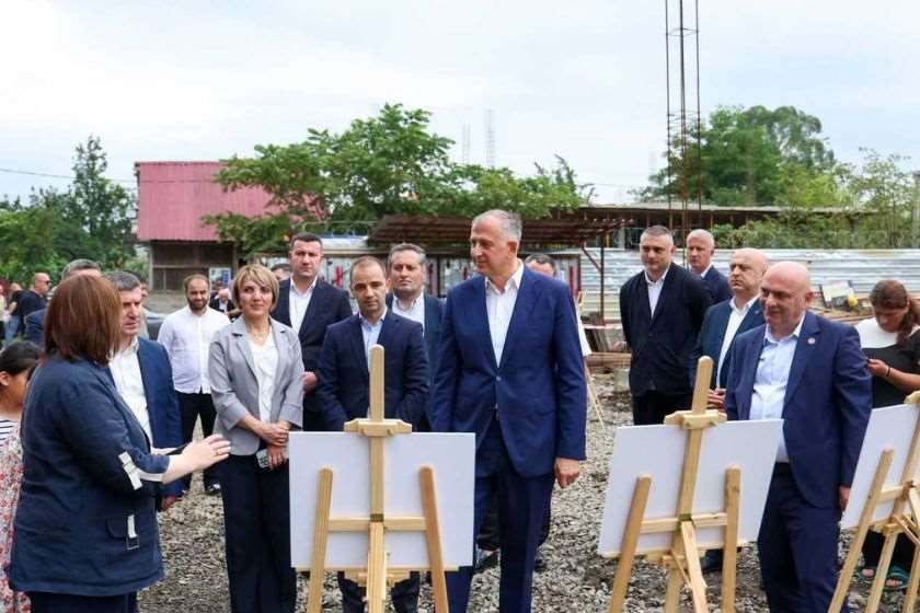 აჭარის მთავრობის თავმჯდომარე ზურაბ პატარაძე „ოცნების ქალაქში" მიმდინარე პროექტების მშენებლობას გაეცნო