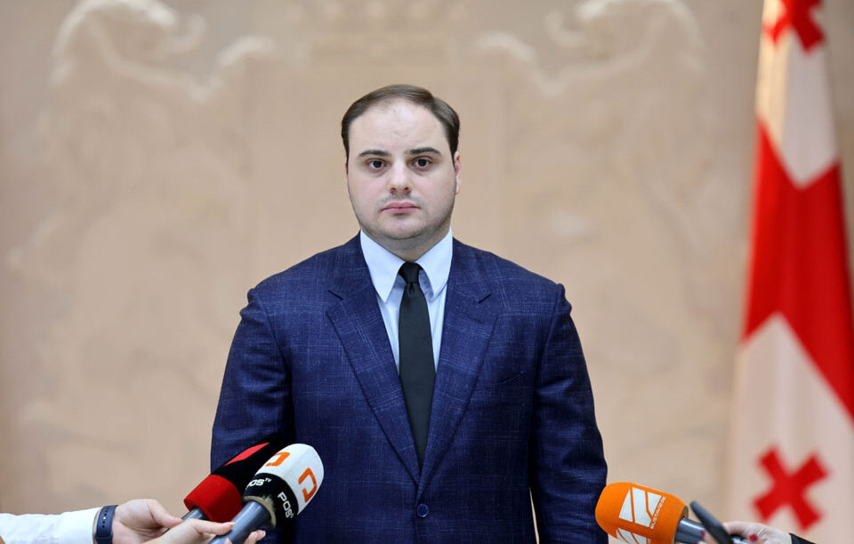 ლევან ჟორჟოლიანი: სტაჟირების პროგრამაში მონაწილე სტუდენტებსა და კურსდამთავრებულებს საშუალება ექნებათ, გაიღრმაონ როგორც თეორიული ცოდნა, ასევე მიიღონ პრაქტიკული გამოცდილება, რაც მნიშვნელოვანია მათ შემდგომ პროფესიულ განვითარებაში