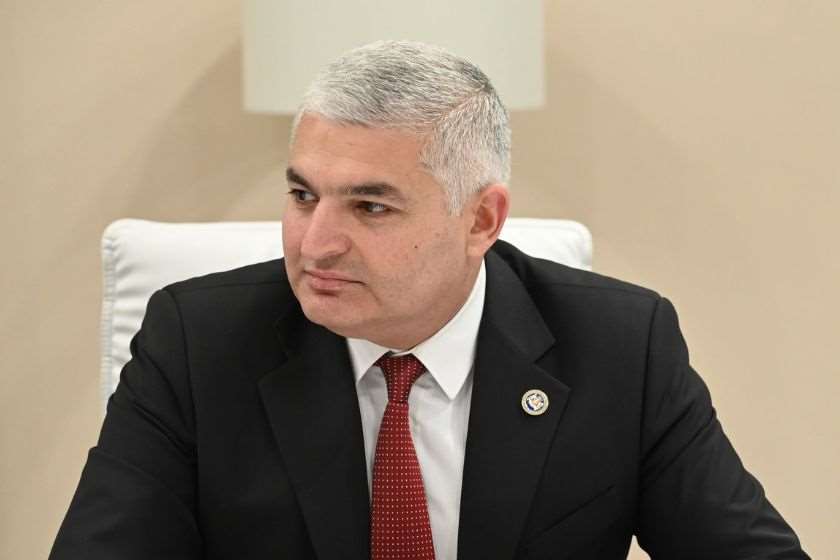გიორგი სოსიაშვილი: გარე პატრონებისგან მართული აგენტურა მოსახლეობის შეცდომაში შეყვანას ცდილობდა. გიგაურების, ლომჯარიების, გვარამიების კამპანია რას ემსახურებოდა? უნდა აგვემართა ხელი ჩვენს მოძმე ოსებსა და აფხაზებზე. ეს იყო მათი ნარატივი, გარედან მიღებული დავალება