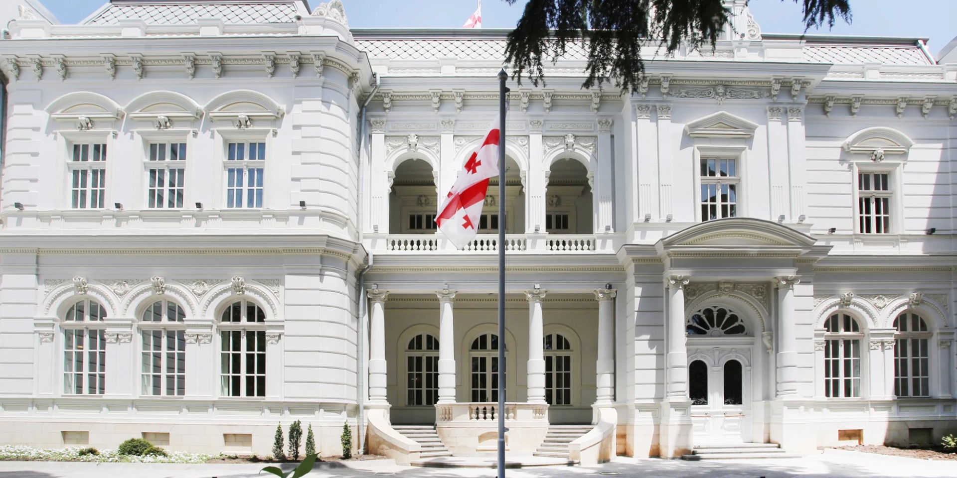 პრეზიდენტის მიერ მარიამობის დღესასწაულთან დაკავშირებით შეწყალებულ პატიმრებს შორის სხვადასხვა დროს საპროტესტო აქციებზე დაკავებული პირებიც მოხვდნენ 