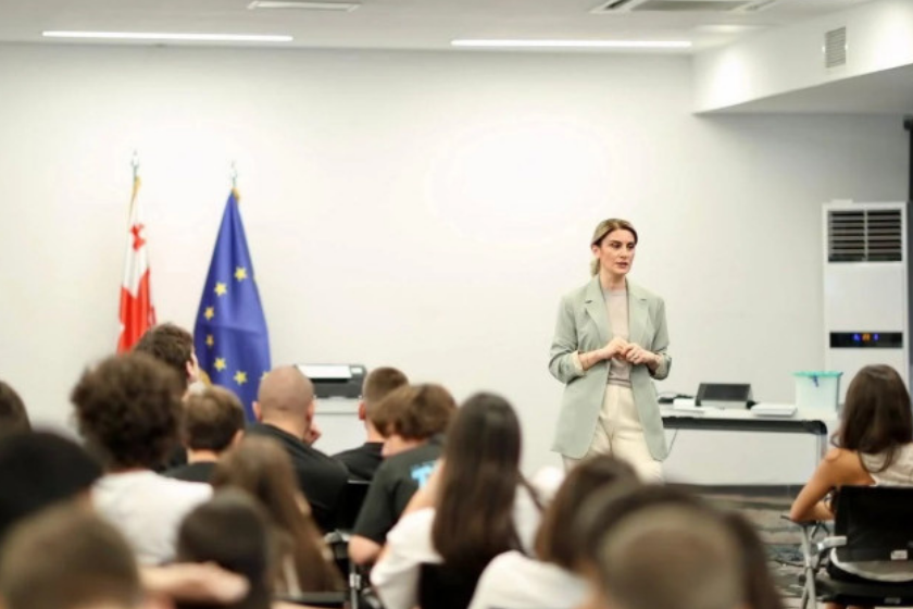 საარჩევნო ადმინისტრაციამ ყვარლის ახალგაზრდული ბანაკის მონაწილეებთან მორიგი შეხვედრა გამართა