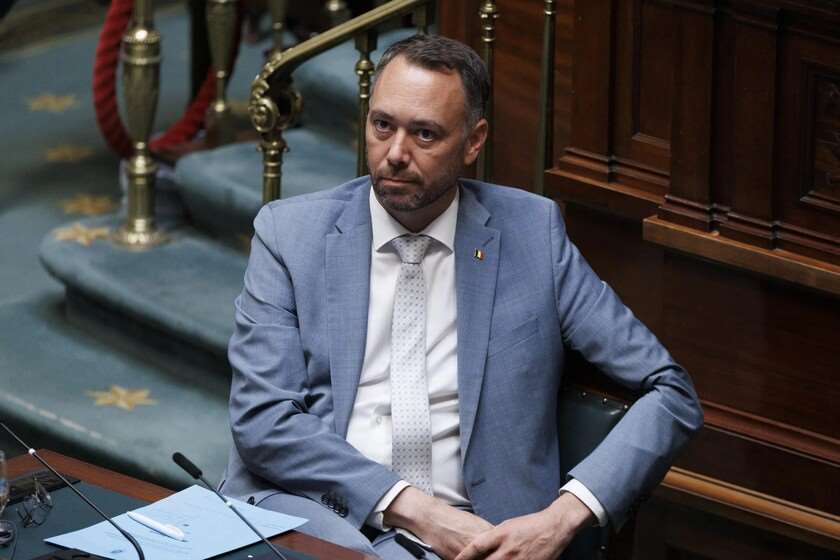 „ელჩის ფუნქციას საყოველთაოდ აღიარებული დიპლომატიური ნორმები და პრაქტიკა განსაზღვრავს, რაც ურთიერთპატივისცემასა და შიდა საქმეებში ჩაურევლობას გულისხმობს“ - ბელგიის საგარეო საქმეთა მინისტრმა აშშ-ის ელჩს მოუწოდა, შეწყვიტოს მთავრობის ოფიციალური პირების კრიტიკა სოციალურ ქსელებში