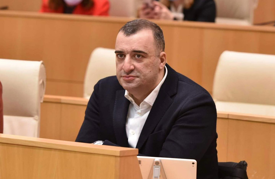 რატი იონათამიშვილი: 226 მსჯავრდებული მარიამობის დღესასწაულს საკუთარ ოჯახებში შეხვდა. ეს იყო სახელმწიფოს მეთაურის და სახელმწიფოს მხრიდან გადადგმული ჰუმანური აქტი, რომელმაც იმ ადამიანებს, ვინც დანაშაული აღიარა და მოინანია, მისცა შესაძლებლობა, დაუბრუნდნენ არა მხოლოდ საკუთარ ოჯახებს, არამედ კეთილსინდისიერი ცხოვრების წესს