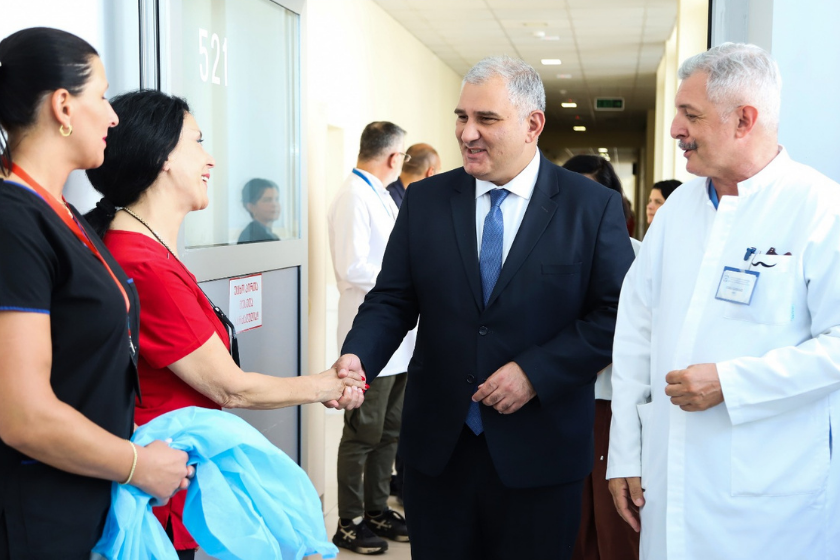მიხეილ სარჯველაძე ხეჩინაშვილის სახელობის საუნივერსიტეტო კლინიკის დამწვრობის ცენტრში იმყოფებოდა