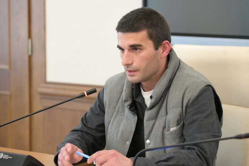 გიორგი ზერეკიძე ელიზბარაშვილზე: უბრალოდ იმიტომ, რომ შვილის ტოლმა ადამიანმა უთხრა ჩემს ოჯახს აღარ მიაყენო შეურაცხყოფაო, იარაღით მიუვარდა და რომ არა დროული რეაგირება, რას დაატრიალებდა, კაცმა არ იცის - ჯერ მაგ ნაძირალამ ციხის კადრები დადგმული იყოო, საკუთარი ბოღმის გამო რომ იძახა, მაგისთვისაც ჰქონდა პასუხი მოსათხოვი თუნდაც იმ ბიჭებისგან, ვინც ის ჯოჯოხეთი გაიარა