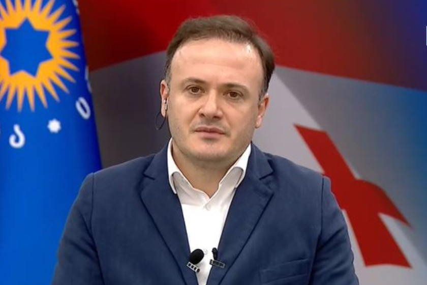 ირაკლი ზარქუა: რაც დღეს გერმანიას სჭირს, ეს არის გერმანიის კანცლერის, მერცის პოლიტიკის პირდაპირი დამსახურება. როდესაც უცხო ქვეყნის ინტერესებს ატარებ, მერე დაგემართება ის, რაც დაემართა - არჩევნები მოახლოებულია და ვინც პოლიტიკური კონკურენტები არიან, თურმე, უნდა დააჭერინონ ან საერთოდ აკრძალონ