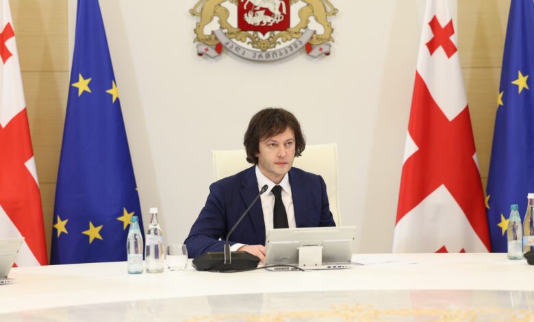 პრემიერი: ივლისში ეკონომიკა გაიზარდა 8%-ით, შესაბამისად, მიმდინარე წლის პირველი 7 თვის ეკონომიკურმა ზრდამ შეადგინა 7.9%, ერთ-ერთი მიზეზი იმისა, რომ შარშანდელ წელთან შედარებით ეკონომიკური ზრდის მაჩვენებელი გაუმჯობესდა, არის სწორედ ის, რომ მოვახერხეთ ხელისუფლების მაღალ დონეზე კორუფციის აღმოფხვრა და ვაგრძელებთ ბრძოლას კორუფციასთან ყველა დონეზე