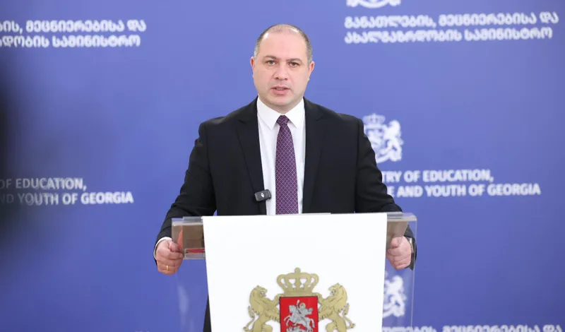 გივი მიქანაძე: ბოლო სამი წლის განმავლობაში, სწორედ ირაკლი კობახიძის ინიციატივით და მხარდაჭერით, განათლების, მეცნიერებისა და ახალგაზრდობის სამინისტროს ბიუჯეტი ქვეყანაში ნომერი მესამეა და ყოველწლიურად იზრდება. ქვეყნის პოლიტიკა და ხელისუფლების გადაწყვეტილება მაქსიმალურად არის მიმართული იქითკენ, რომ მოსახლეობის განათლების ხარისხის ამაღლება და განათლების უმაღლესი სტანდარტის უზრუნველყოფა იყოს გარანტირებული