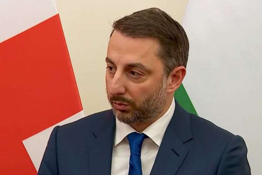 ირაკლი მეზურნიშვილი: ინვესტიციების კუთხით იაპონია ძალიან აქტიურია და მნიშვნელოვანია, შევთავაზოთ ჩვენი ქვეყნის პოტენციალი. ამ მიმართულებით აქტიურად ვმუშაობთ და ძალიან დიდია ინტერესი იაპონური კომპანიებისა, რომ შემოვიდნენ ქართულ ბაზარზე
