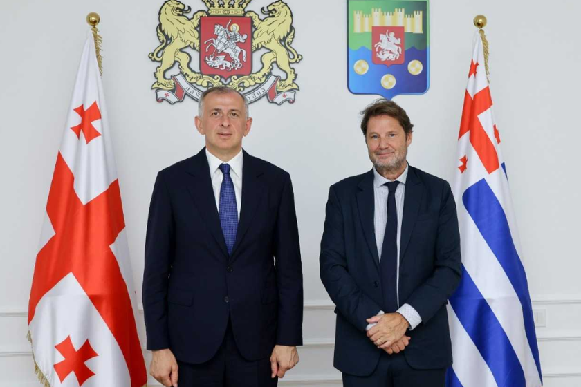 აჭარის მთავრობის თავმჯდომარე ზურაბ პატარაძე საქართველოში გაეროს განვითარების პროგრამის მუდმივ წარმომადგენელს, დაგლას უებს შეხვდა