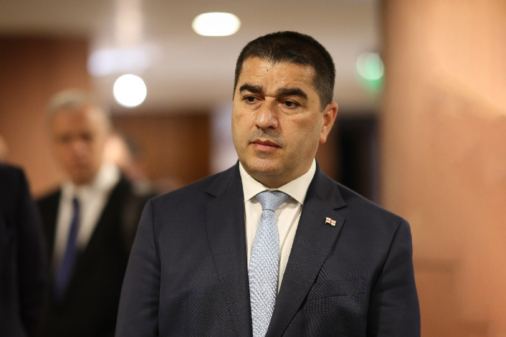 შალვა პაპუაშვილი: ბრიუსელი საქართველოსთან მიმართებაში თავის პოლიტიკით ჩიხშია შესული და საკუთარი თავის ტყვე გახდა. ჩვენ გვინდა, რომ დავეხმაროთ ბრიუსელს, რომ გამოვიდეს ამ ჩიხიდან. მნიშვნელოვანია წევრ ქვეყნებთან გვქონდეს დიალოგი, ვაჩვენოთ ჩვენი არგუმენტები და გავარღვიოთ ის სიცრუის ნარატივი, რომელსაც ბრიუსელის ბიუროკრატია ცდილობს, რომ საქართველოსთან მიმართებით დაამკვიდროს