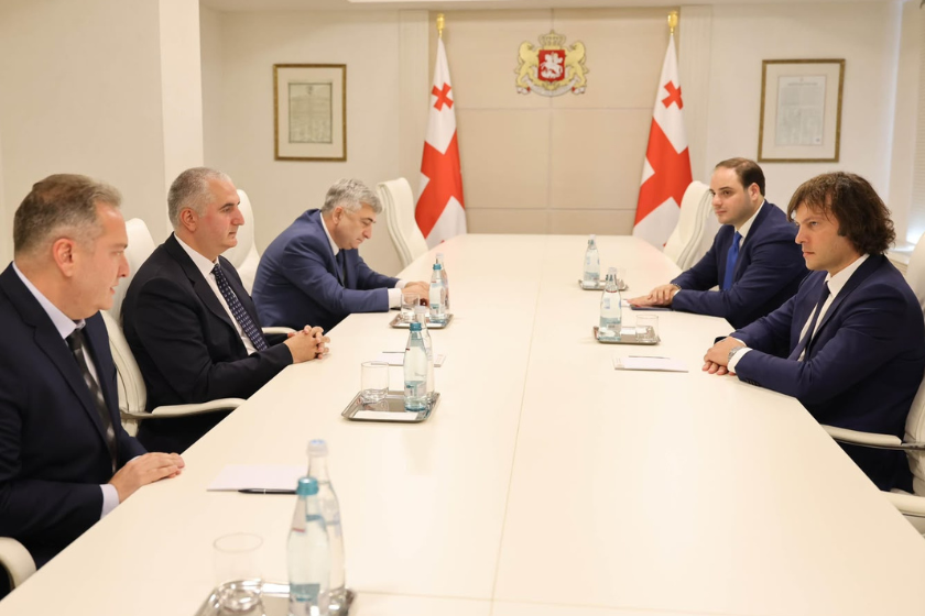 ფინანსთა სამინისტროს შემოსავლების სამსახურს მამუკა ბარათაშვილი, ხოლო საგამოძიებო სამსახურს მერაბ გამყრელიძე უხელმძღვანელებს