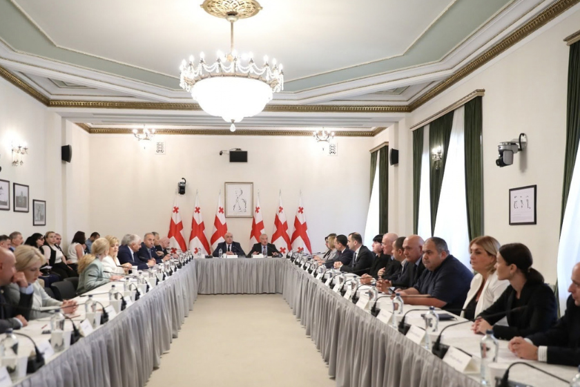 პარლამენტში აფხაზეთის ავტონომიური რესპუბლიკის მთავრობის თავმჯდომარეს მოუსმინეს