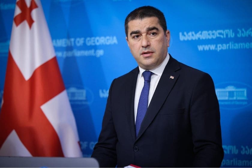 პარლამენტში ინიციირებული „დაგროვებითი პენსიის შესახებ“ კანონში ცვლილებები, საპენსიო ფონდის მიერ დაკისრებული ჯარიმებისგან დამსაქმებელთა გათავისუფლებას ითვალისწინებს