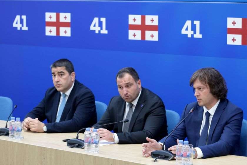 „ქართული ოცნების“ გორგასლის ოფისში საპარლამენტო უმრავლესობის სხდომა გაიმართა, რომელსაც პარტიის თავმჯდომარე, პრემიერ-მინისტრი, ირაკლი კობახიძე დაესწრო