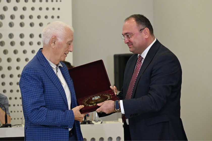 სპორტის მინისტრის გადაწყვეტილებით, საქართველოში ოლიმპიური მოძრაობის ერთ-ერთ ფუძემდებელს ემზარ ზენაიშვილს სპორტის რაინდის წოდება მიენიჭა