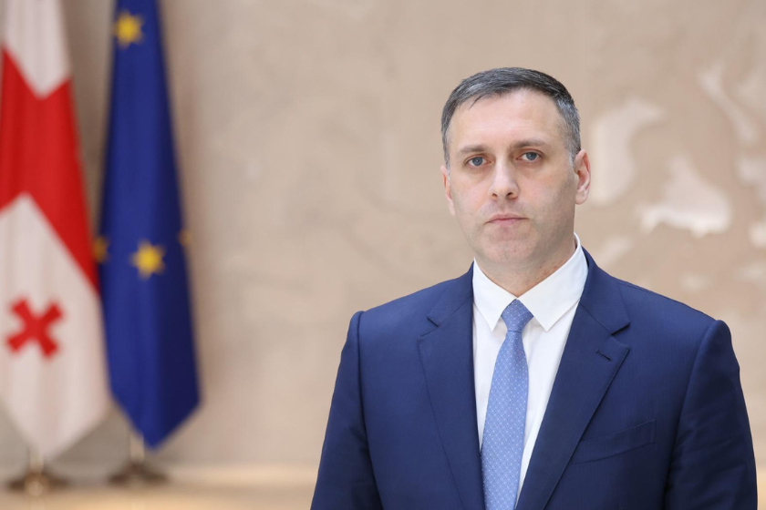 გურამ დუმბაძე: სამშენებლო სამუშაოებთან დაკავშირებით მიღებული დადგენილებით, დავავალდებულეთ შემსყიდველი ორგანიზაციები, გავწეროთ ხარისხის ყველა კომპონენტი, რომელიც საჭიროა ხარისხიანი სამშენებლო პროდუქტის მისაღებად, ჯერ ამას ვამოწმებთ, თუ დააკმაყოფილებს, შემდგომ ფასის მიხედვით ხდება გამარჯვებულის გამოვლენა