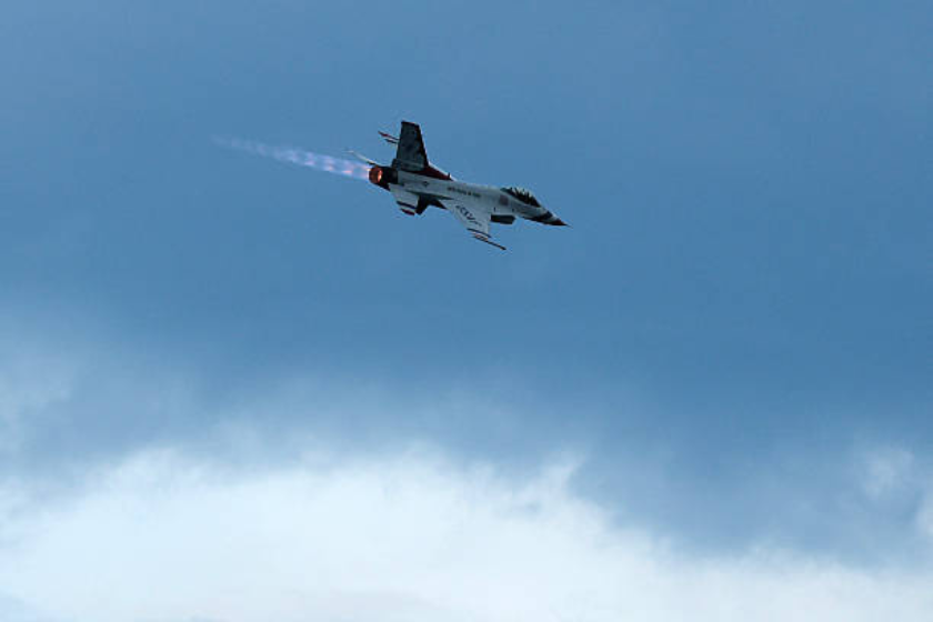 NBC News: F-16 ტიპის სამხედრო თვითმფრინავი მიჩიგანში საცხოვრებელ ზონაში ჩამოვარდა