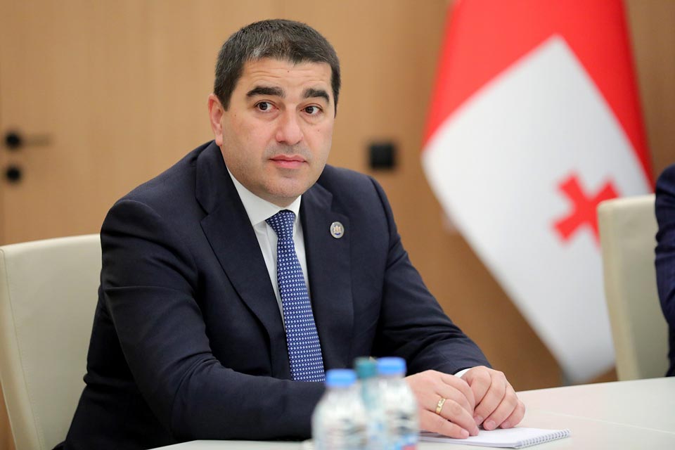 შალვა პაპუაშვილი: არანაირი არჩევნები არანაირ სამხრეთ ოსეთში არ არსებობს, ისევე, როგორც არ არსებობს არანაირი სამხრეთ ოსეთი, დამოუკიდებელი აფხაზეთი და ა.შ. „ქართულმა ოცნებამ“ სტრასბურგის სასამართლოში დავამტკიცეთ, რომ ორივე ამ ტერიტორიაზე ხელისუფლებას ახორციელებს რუსეთის ფედერაცია. სხვა დანარჩენს აქ შინაარსი და დატვირთვა არ აქვს