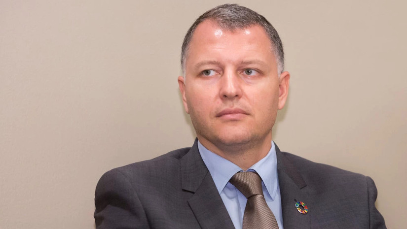 გიორგი ფხაკაძე ოპოზიციას: ხალხს ეუბნებით, რომ ბატონი ბიძინა ჩავიდა საბავშვო ბაღში და მოწამლა ბავშვები, რა დონეზე ხართ ჩამოსულები, არავინ თქვა, რომ საფრანგეთშიც, ბრიტანეთშიც, ამერიკაშიც, იაპონიაშიც კი ხდება ბავშვების ინფიცირება, არ შეიძლება ყველაფერში პოლიტიკა, მარაზმამდე დადის