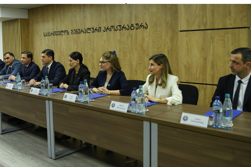 საქართველოს პროკურატურის წარმომადგენლებს ამერიკის შეერთებული შტატების ელჩის მოვალეობის შემსრულებლის, ალან პარსელის მადლობის წერილები გადაეცათ