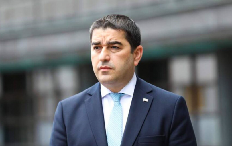 შალვა პაპუაშვილი მომღერალ კორძის კონცერტზე: როდესაც საქართველოს მოსახლეობის უმრავლესობის მაგინებელსა და მონის მწოდებელზე იხარჯება ევროკავშირის ფული აქ აღარ ვიცი რა კვლევა და ანალიზია საჭირო. ევროკავშირმა უნდა გადაწყვიტოს ან ის ხდება თანამონაწილე ქართველი ხალხის უმრავლესობის გინების და მონად წოდების ან გაემიჯნება ამ ქცევას