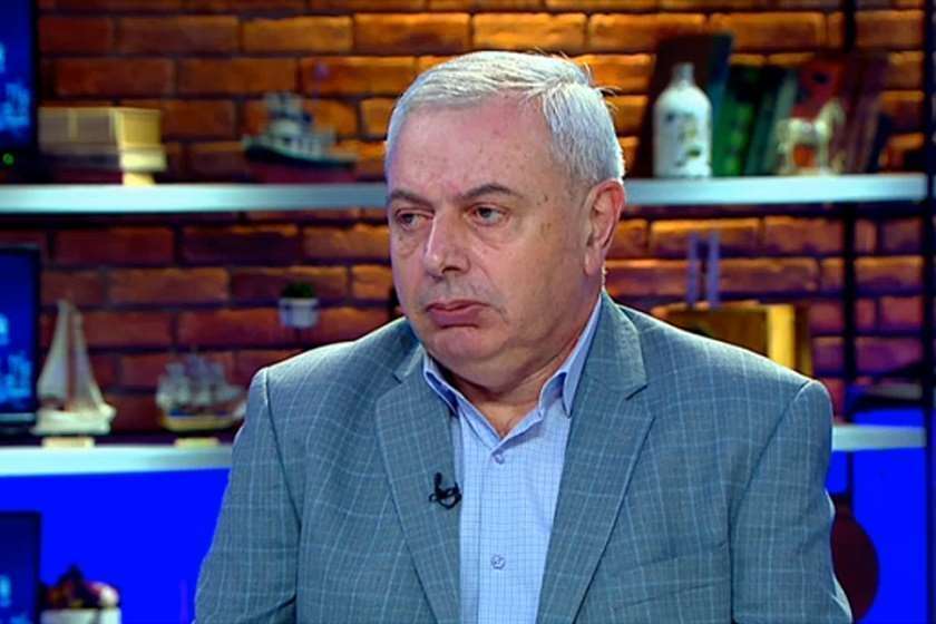 ზაალ ანჯაფარიძე: პატარა „სასახლის გადატრიალება“ „ტვ-პირველში“ და კიდევ ერთი დასტური იმისა, რომ არის თხემით ტერფამდე პარტიული ტელეარხი და, როგორც ჩანს, პარტიამ საკუთარი კონტროლის გაძლიერება მოისურვა. სამეურვეო საბჭოდან ჩახსნეს ტვ-პირველის „სახე“ ნოდარ მელაძე და მოიყვანეს ახალი „სახე“ გია ხუხაშვილი