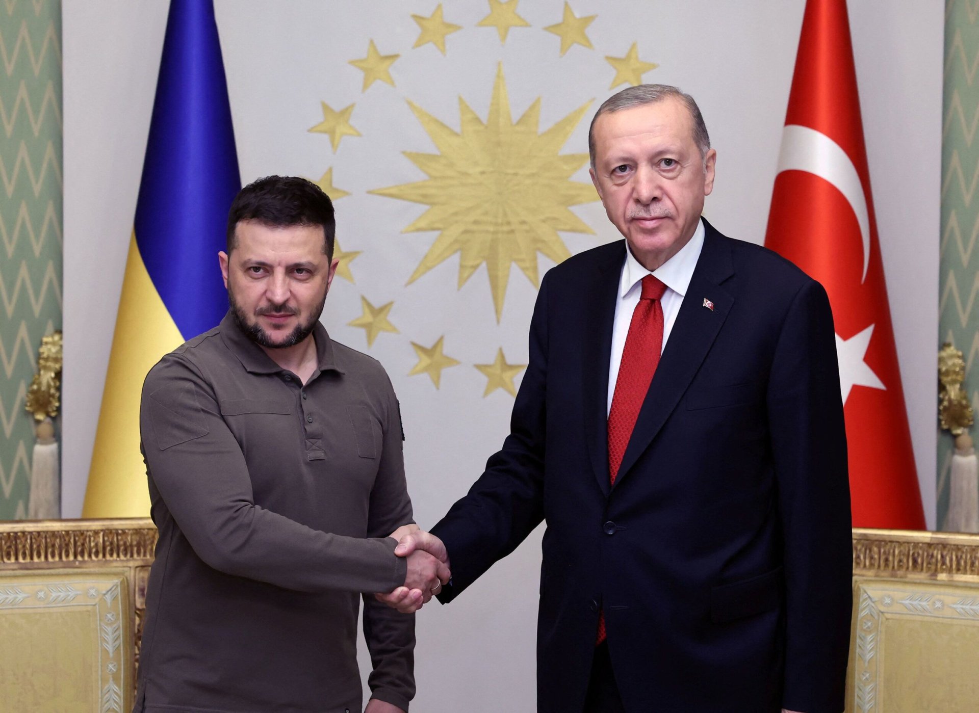„როიტერი“: რეჯეფ თაიფ ერდოღანმა ვოლოდიმირ ზელენსკის განუცხადა, რომ რუსეთისა და უკრაინის მიერ შავ ზღვაში კომერციულ გემებზე თავდასხმები გაუგებარია და მათი შეჩერებისთვის ზომების მიღებაა საჭირო