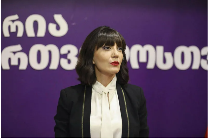 თამარ კეკენაძე – პაპუაშვილის ყოველდღიური გამოსვლები ცოტა სასაცილო გახდა, ჩვენი, როგორც ოპოზიციური პარტიის მთავარი ამოცანაა, რომ „ქართული ოცნება“ არსად დავტოვოთ მარტო