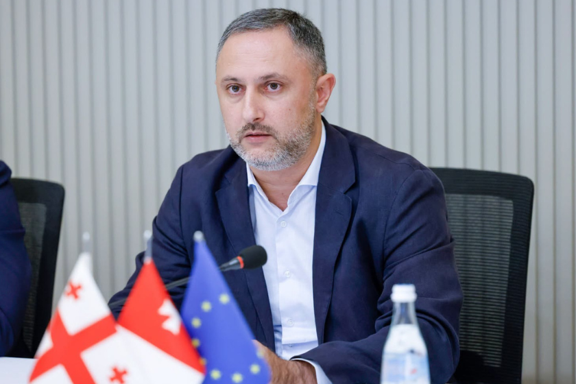 რუსთავის საკრებულოს თავმჯდომარემ მამუკა რეხვიაშვილმა საკრებულოს სხდომაზე ქალაქისთვის მნიშვნელოვანი საკითხები და მიმდინარე პროცესები შეაჯამა
