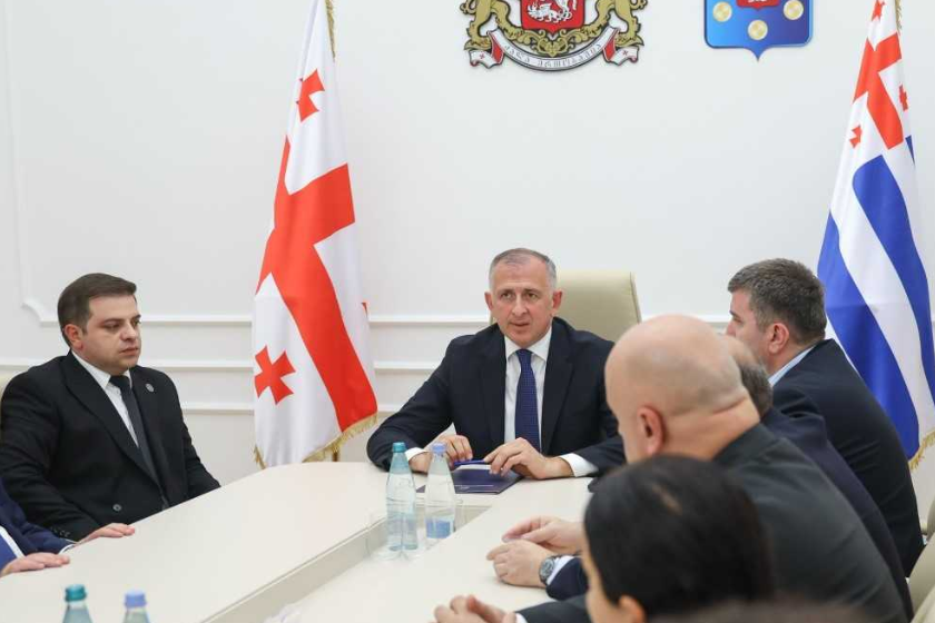 აჭარის მთავრობის თავმჯდომარემ უმაღლესი საბჭოს თავმჯდომარესთან და უმრავლესობის წევრებთან შეხვედრა გამართა