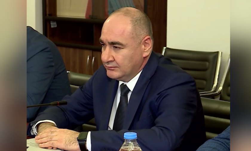 გრიგოლ ლილუაშვილის ყოფილი მოადგილე, ლევან ახობაძე გირაოს სანაცვლოდ სხდომათა დარბაზიდან გათავისუფლდა