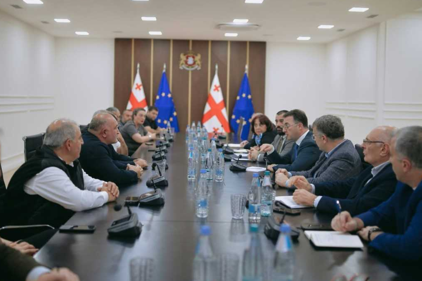 საბაჟო დეპარტამენტის თანამშრომლებმა, ფინანსთა სამინისტროს საგამოძიებო სამსახურისა და გენერალური პროკურატურის წარმომადგენლებთან კოორდინაციით, საქართველოს საზღვარზე განსაკუთრებით დიდი ოდენობით სიგარეტისა და მედიკამენტების მალულად გადაზიდვის ფაქტი აღკვეთეს