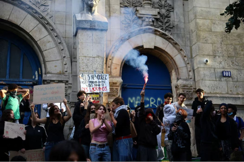 Reuters: საფრანგეთში მოსწავლეთა საპროტესტო აქციების გამო 400-მდე სკოლა დაიხურა