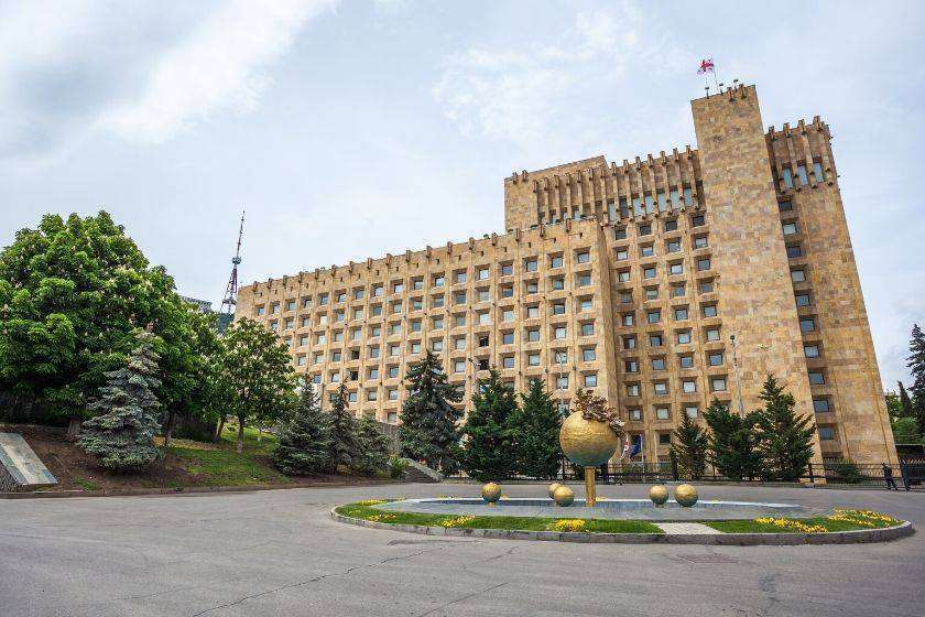 საქართველოს მთავრობის განკარგულებით, უკრაინის ტერიტორიაზე საომარი მოქმედებების გამო საქართველოში შემოსული და საქართველოში უწყვეტად მყოფი უკრაინის მოქალაქეებისთვის სამედიცინო სერვისებით სარგებლობა და სოციალურ-ეკონომიკური მხარდაჭერა 2027 წლის 1 იანვრამდე გახანგრძლივდა