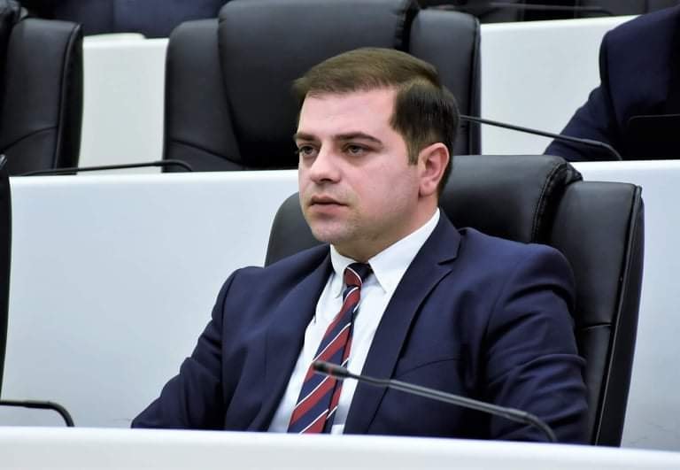 ცოტნე ანანიძე ბურჭულაძის შვილის განცხადებაზე: სჭირდებათ აქციაზე დაკავებულები ციხეში იყვნენ, რომ  გარეთ “ოპოზიციამ ვირტუალურად იარსებოს” - ამიტომ აშავებენ „დაპროცესებულებს”