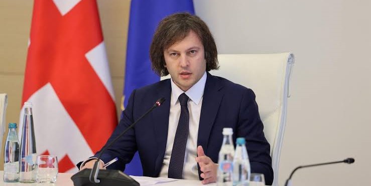 პრემიერი: ძალიან აქტიურად იმუშავა ეკონომიკის მინისტრმა და მისი ჩართულობით მოხერხდა უფრო იაფად, შუამავლის გარეშე ელექტროენერგიის შესყიდვა აზერბაიჯანიდან, წინა ფასთან შედარებით 0.02 დოლარცენტით ნაკლებს ვიხდით ახლა ელექტროენერგიაში იმის ხარჯზე, რომ ჩაიხსნა შუამავალი კომპანია, დანაზოგი, მთლიანად მოხმარდება სისტემის გაჯანსაღებას, ელექტროგადამცემი ხაზების გაძლიერებას, ტარიფზეც, ბუნებრივია, აისახება იმპორტის ფასის შემცირება
